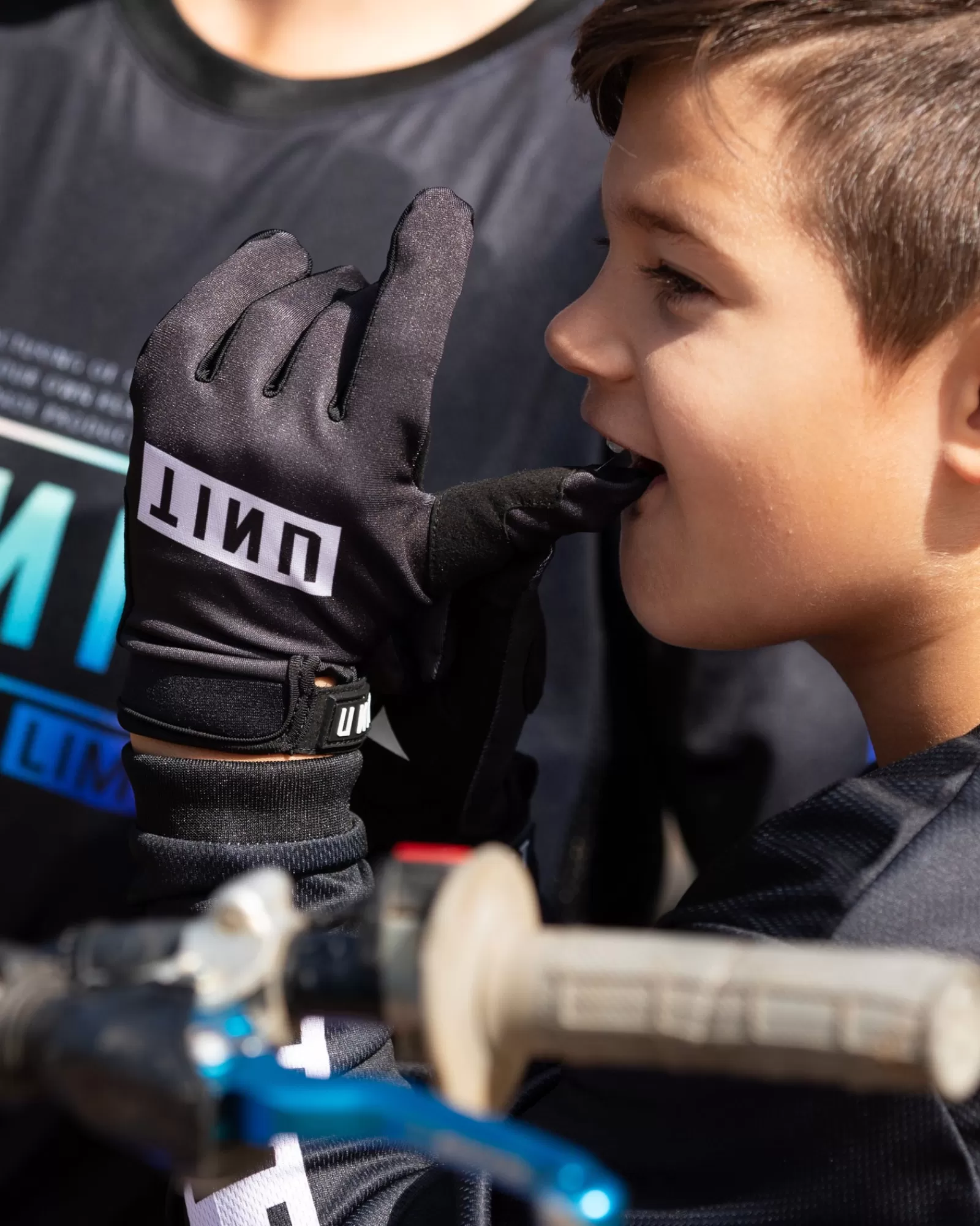 Unit Clothing UNIT Stack Youth Gloves BLACK Clearance